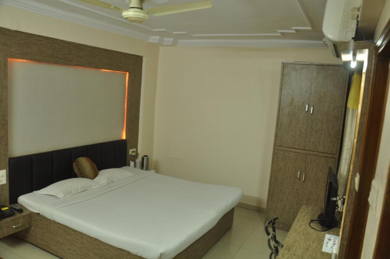 Hotel Grand Arjun Rāipur Dış mekan fotoğraf