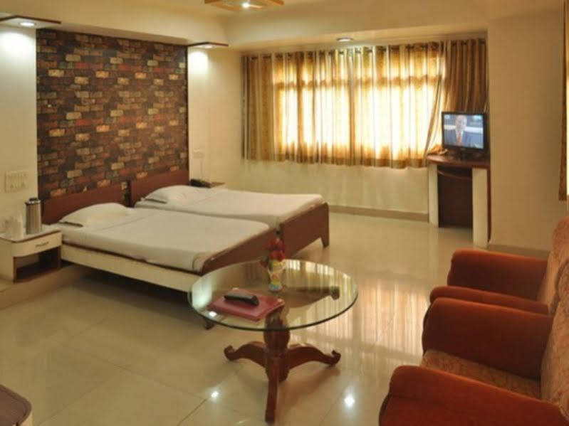 Hotel Grand Arjun Rāipur Dış mekan fotoğraf