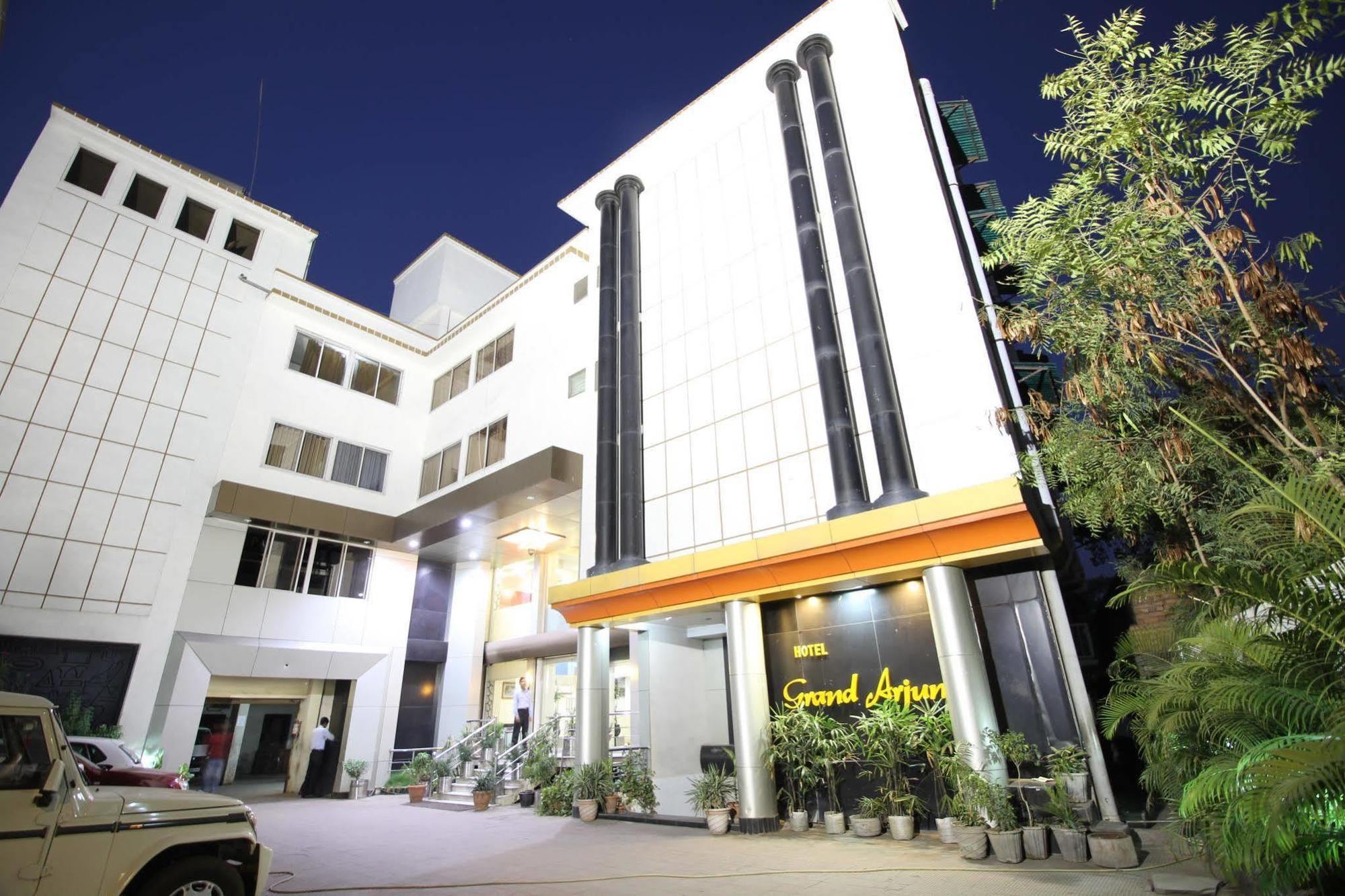 Hotel Grand Arjun Rāipur Dış mekan fotoğraf